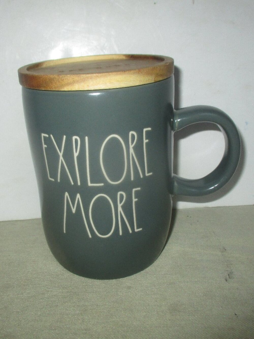 RAE DUNN EXPLORE MORE MUG Gray with WOOD TOP Keeps drink warm or cold Excellent
